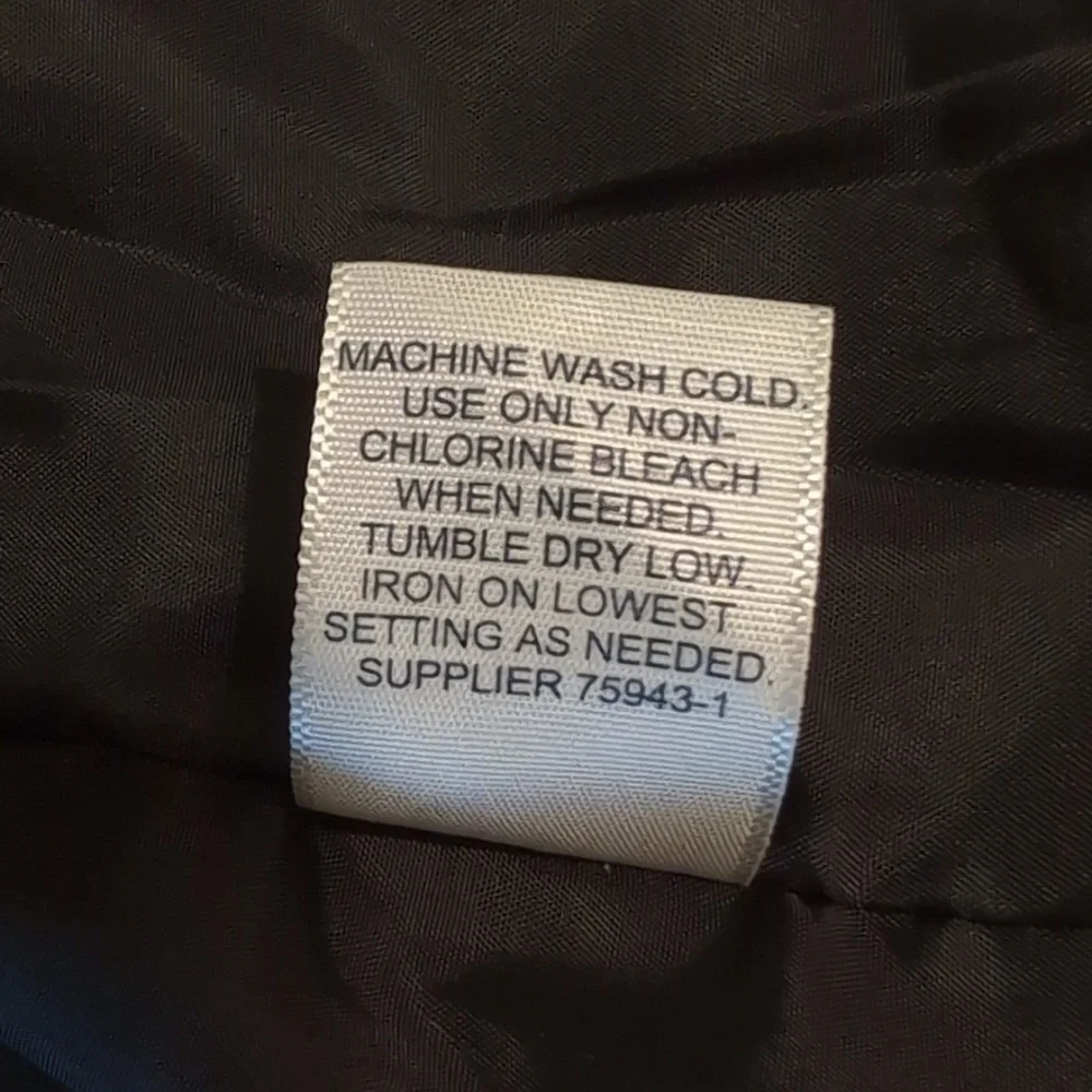 St John's Bay Puffer Zip-up Vest Black 2 Pockets Gold Snaps & Zipper SzPXL EUC - Picture 7 of 10